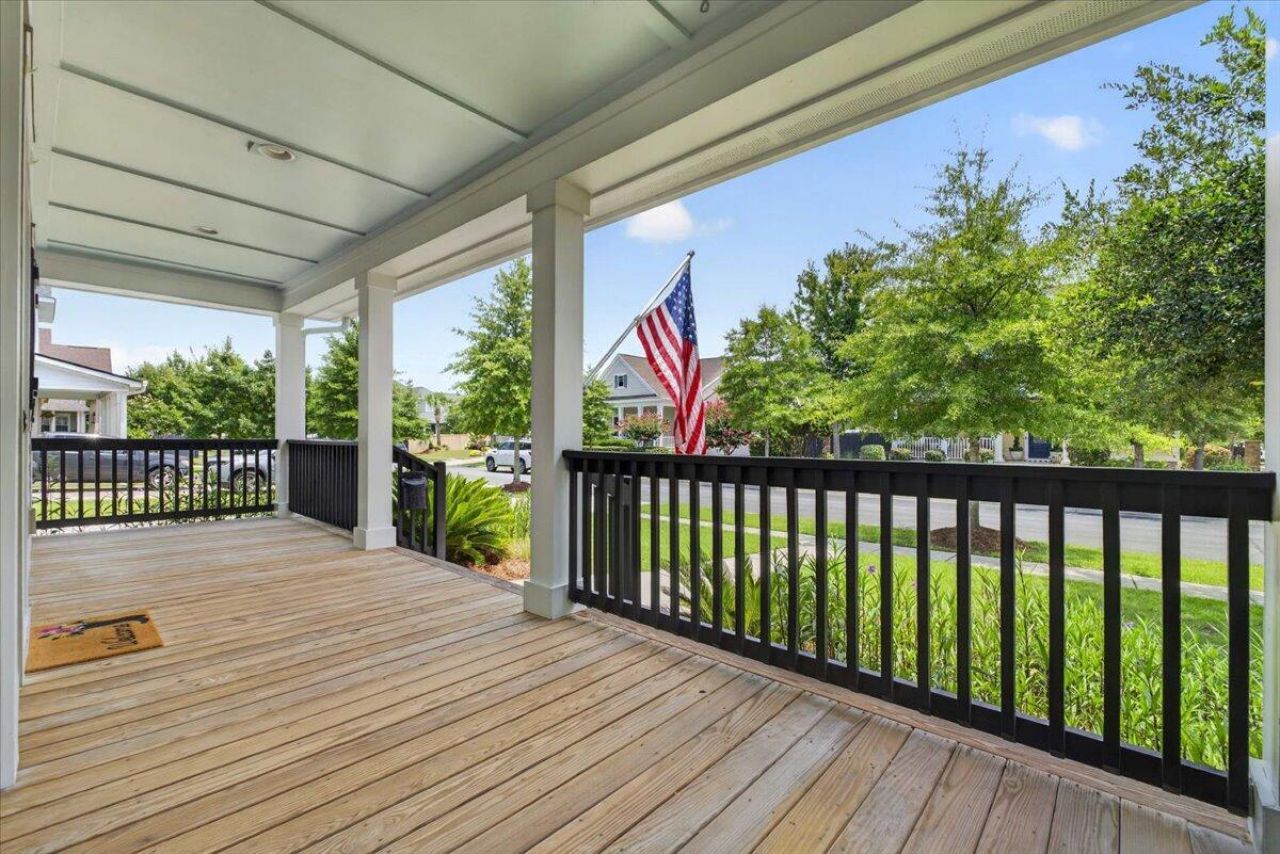 725 Quintan Street Photo 6