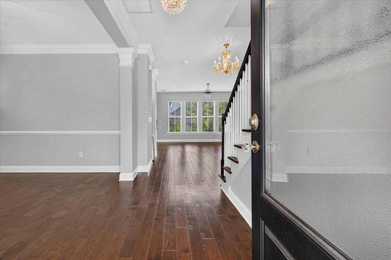 725 Quintan Street Photo 7