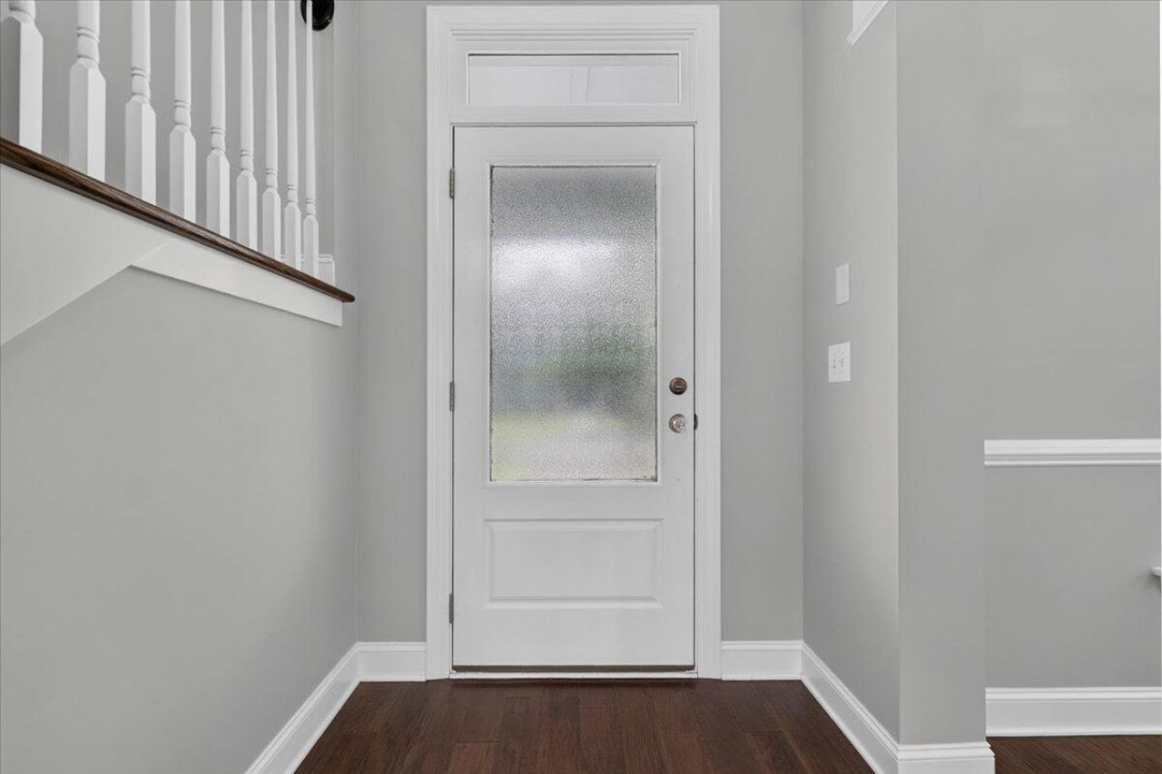 725 Quintan Street Photo 8