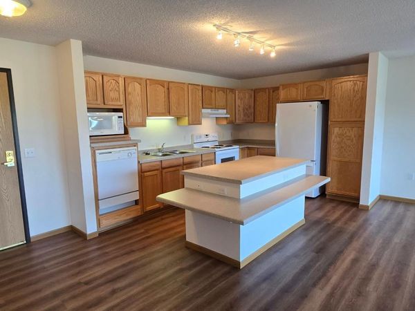 2155 6th Lane SE, Unit 206, Cambridge, MN 55008
