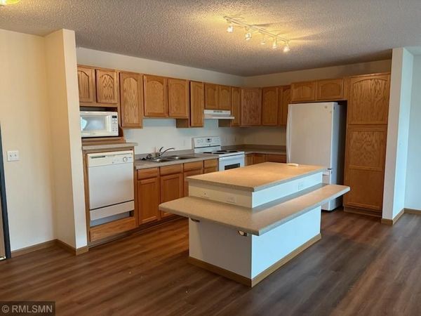 2155 6th Lane SE, Unit 206, Cambridge, MN 55008