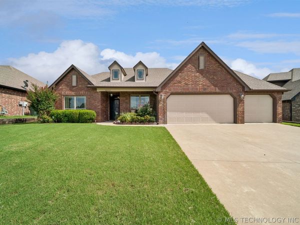 12114 E 70th Street North , Owasso, OK 74055