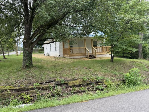146 Roberts St, Harriman, TN 37748