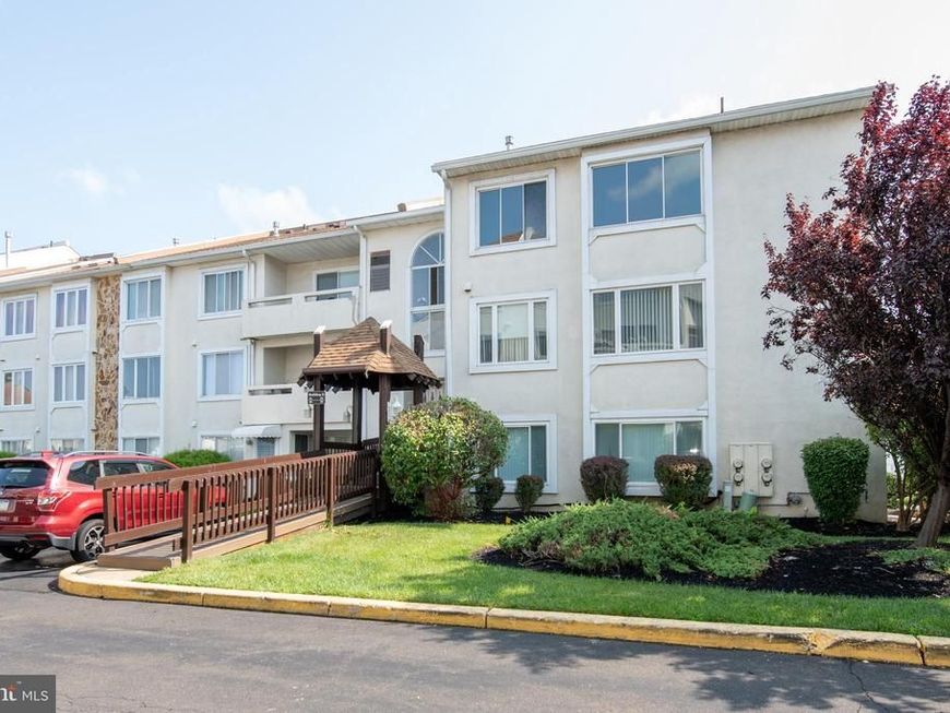 83 Bonnie Gellman Court, Unit D83, Philadelphia, PA 19114 Main Photo