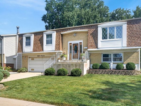 1814 W Catalpa Lane , Mount Prospect, IL 60056