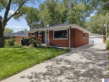 2327 S 61st Street, Lincoln, NE 68506