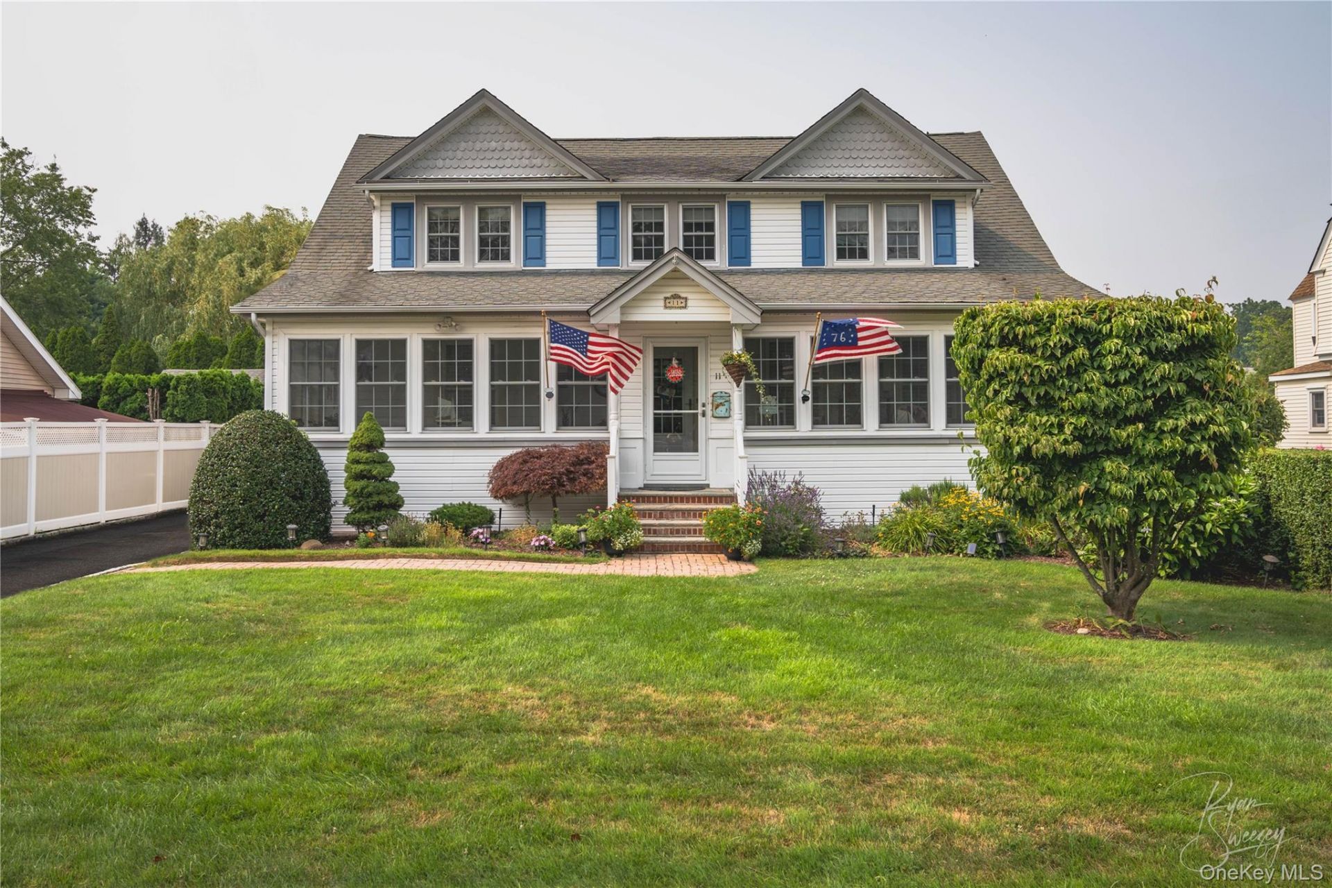 11 Hampton Street , Sayville, NY 11782 Main Photo