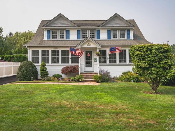 11 Hampton Street , Sayville, NY 11782