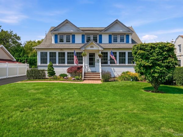 11 Hampton Street, Sayville, NY 11782