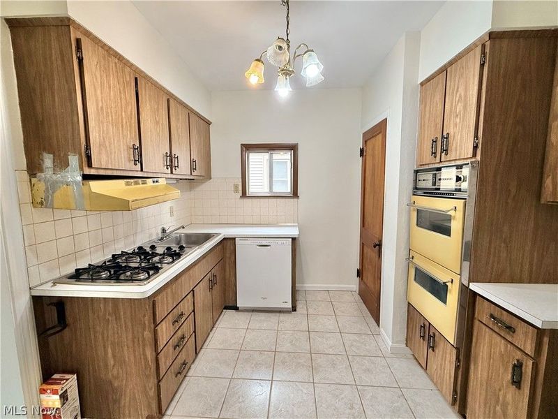 2013 Mayview Avenue, Cleveland, OH 44109 Photo 2