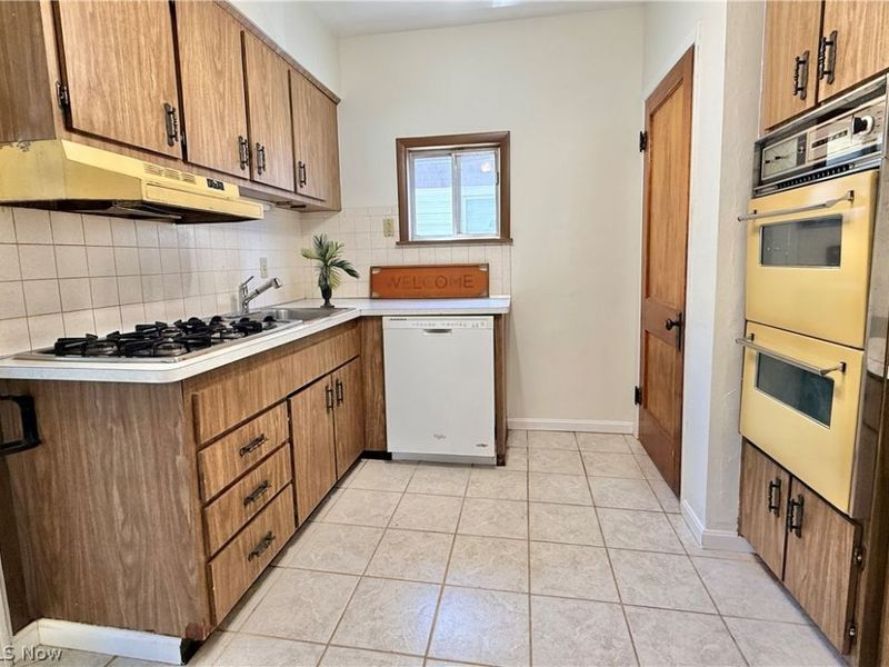 2013 Mayview Avenue, Cleveland, OH 44109 Photo 2
