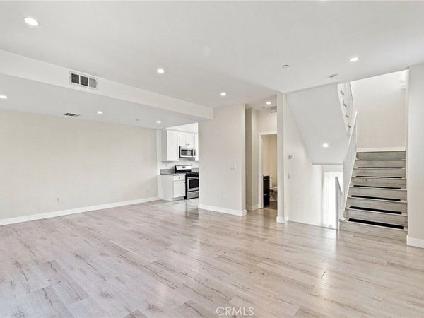 15340 Lassen Street , San Fernando, CA 91345