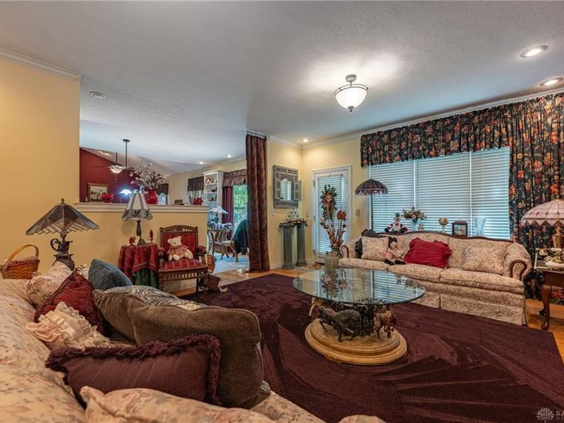 909 Hickory Trail Dr, Wilmington, OH 45177 Photo 2