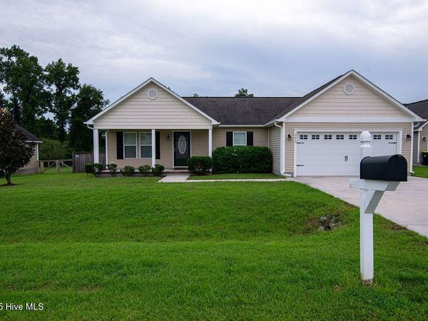 202 Cottage Brook Court , Richlands, NC 28574