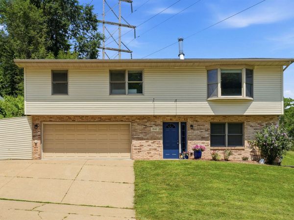 1947 Amelia Drive, Dubuque, IA 52001