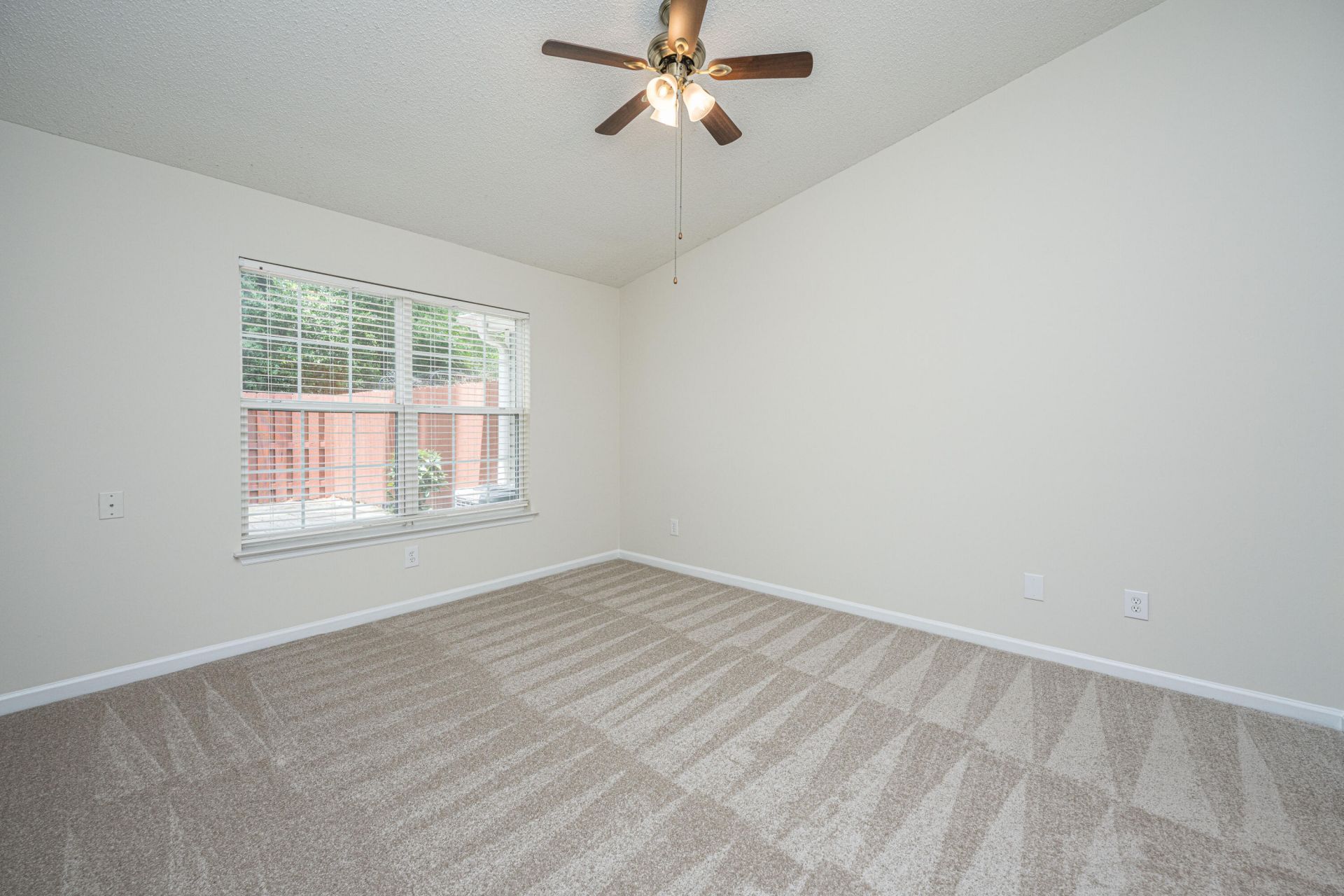 1523 Blaze Lane Photo 11
