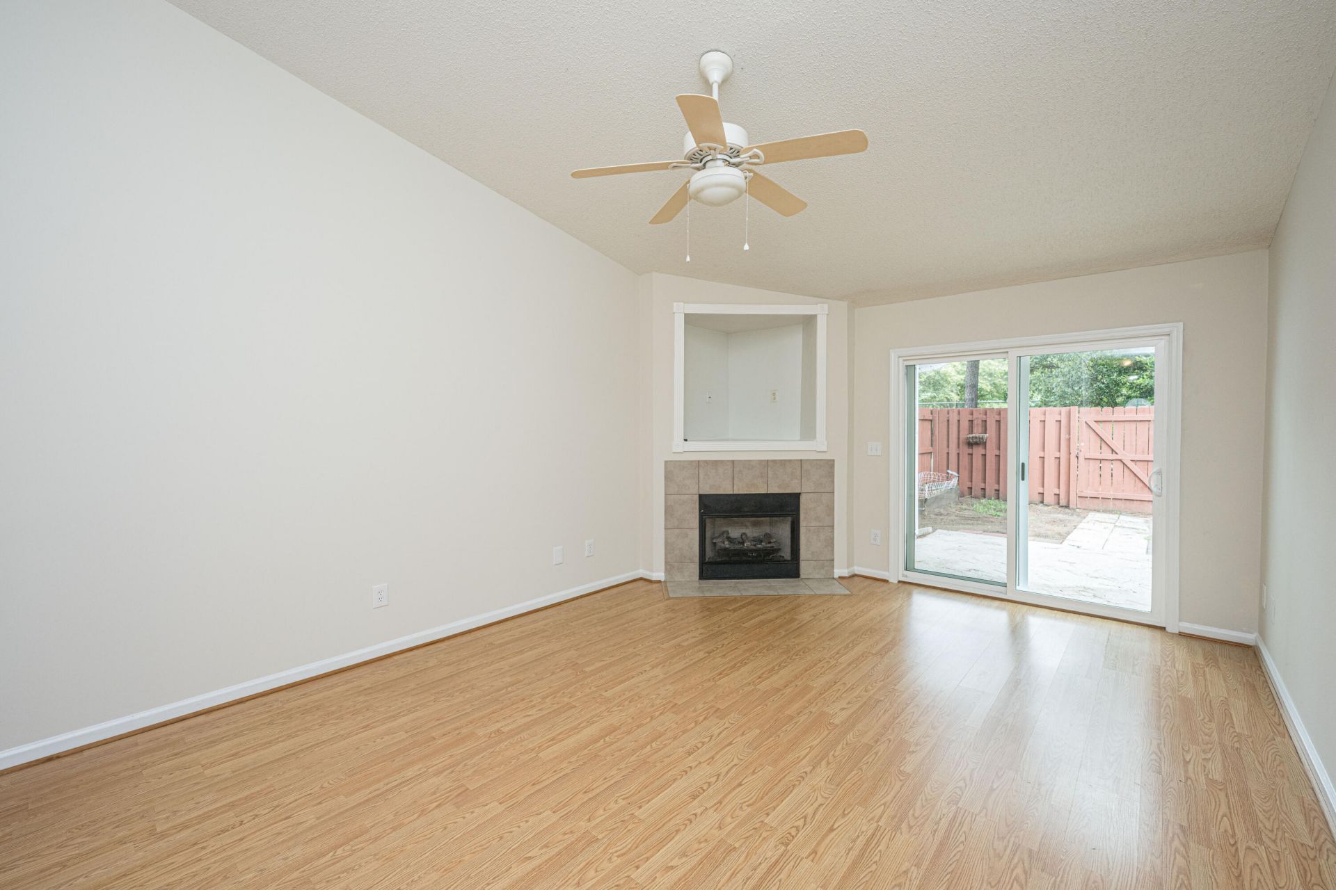 1523 Blaze Lane Photo 5