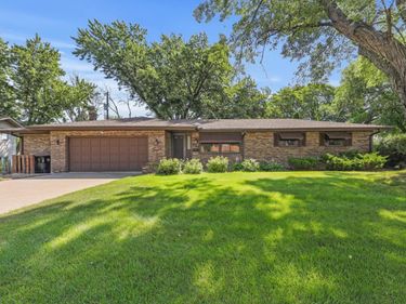 999 Overton Drive NE, Fridley, MN 55432