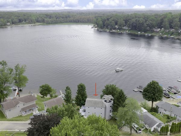 15657 Lakeview Drive, Buchanan, MI 49107