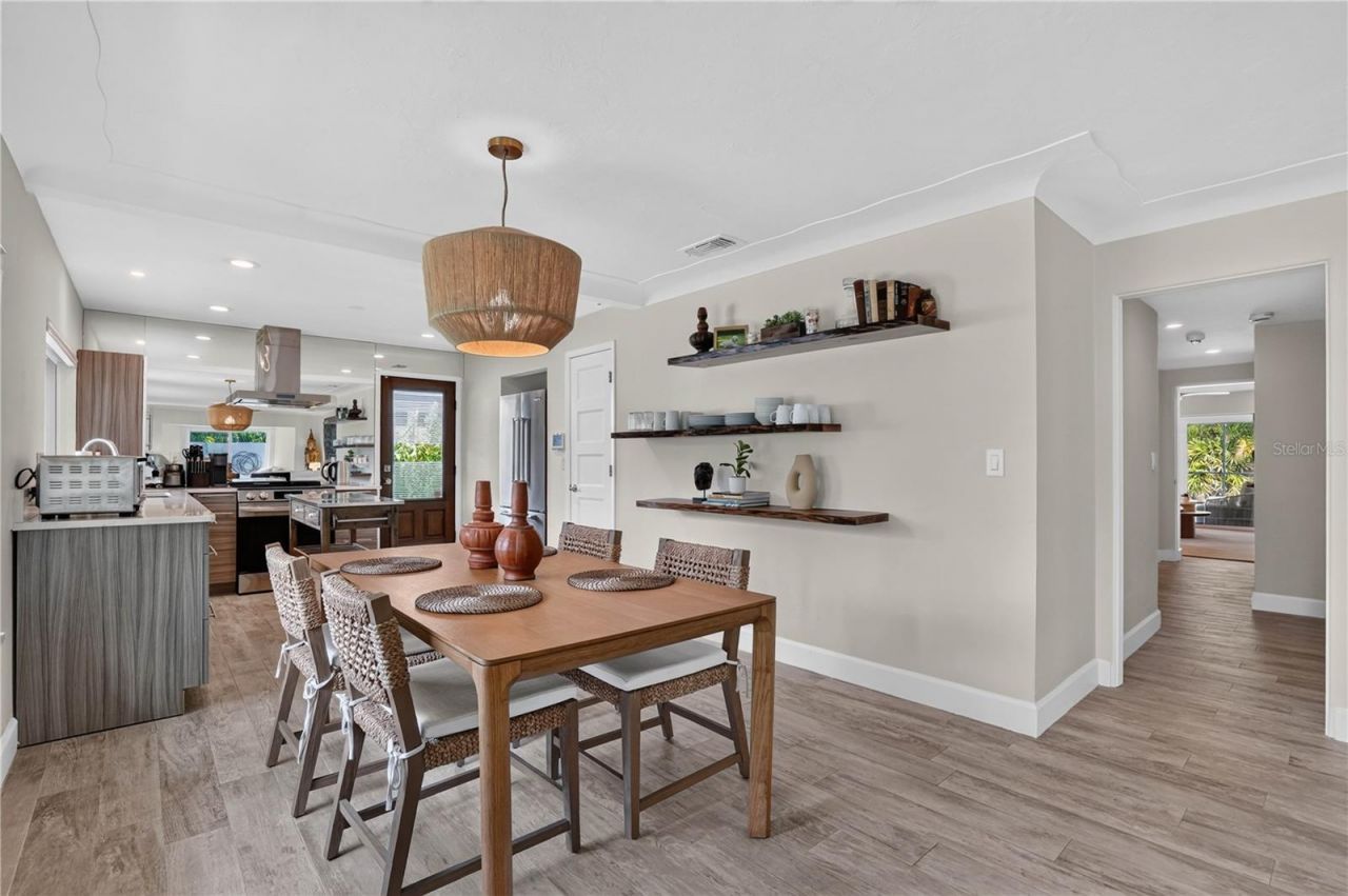 418 Sapphire Drive, Sarasota, FL 34234 Photo