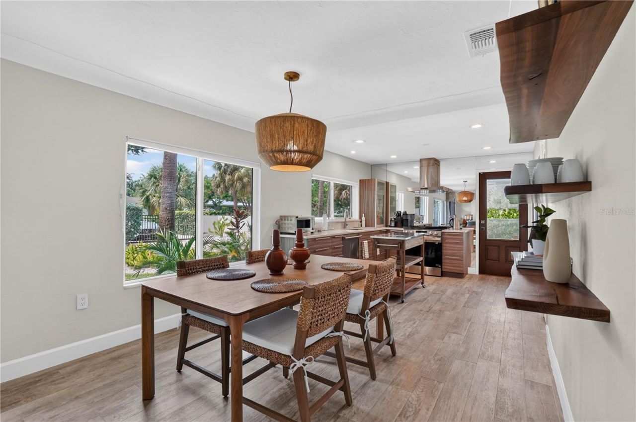 418 Sapphire Drive, Sarasota, FL 34234 Photo