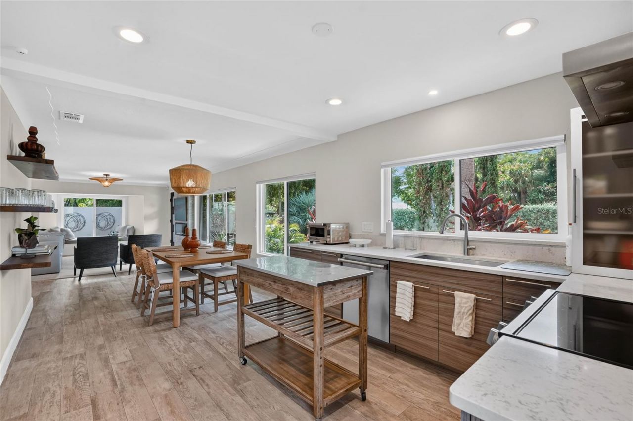 418 Sapphire Drive, Sarasota, FL 34234 Photo