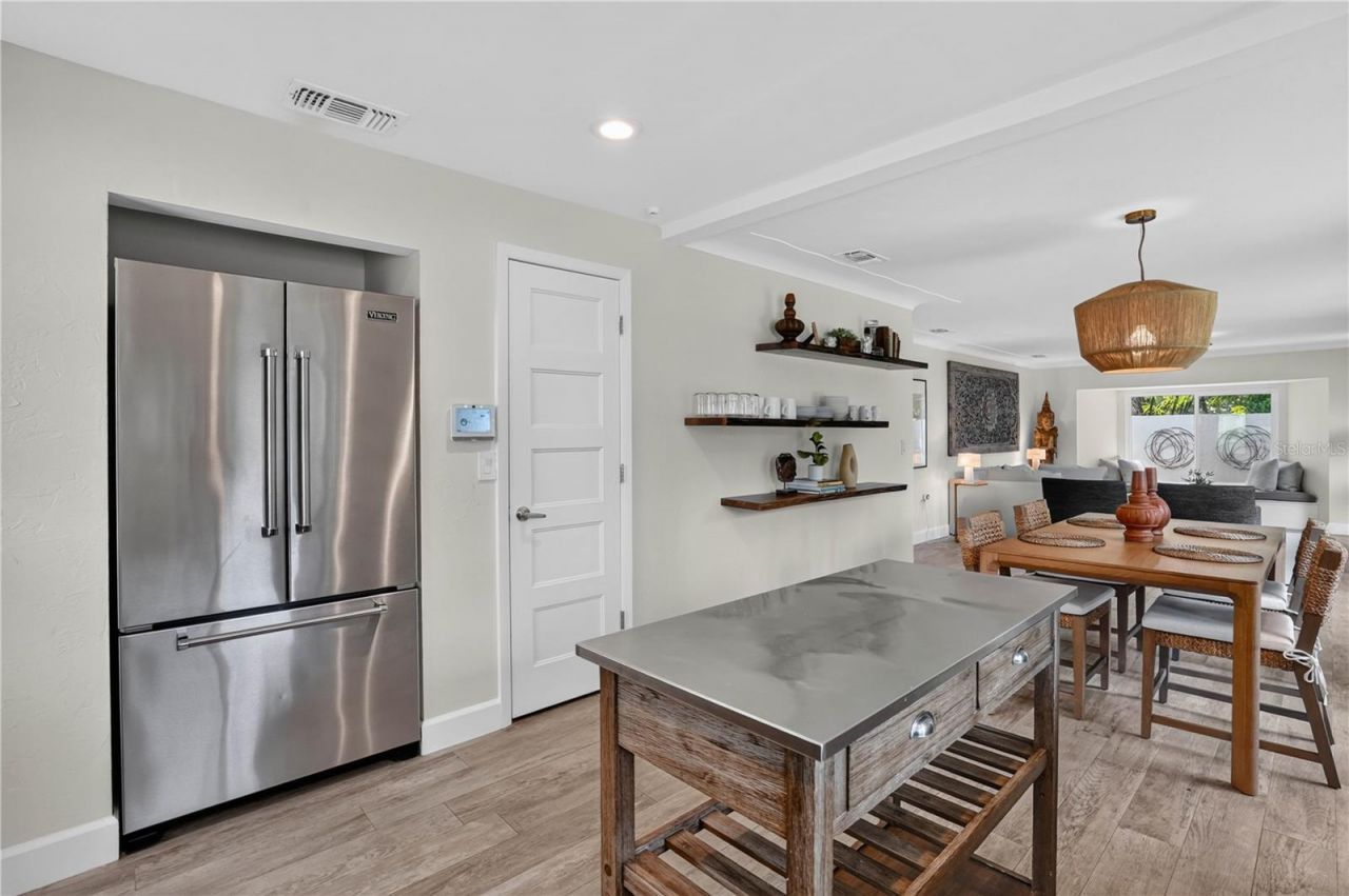 418 Sapphire Drive, Sarasota, FL 34234 Photo