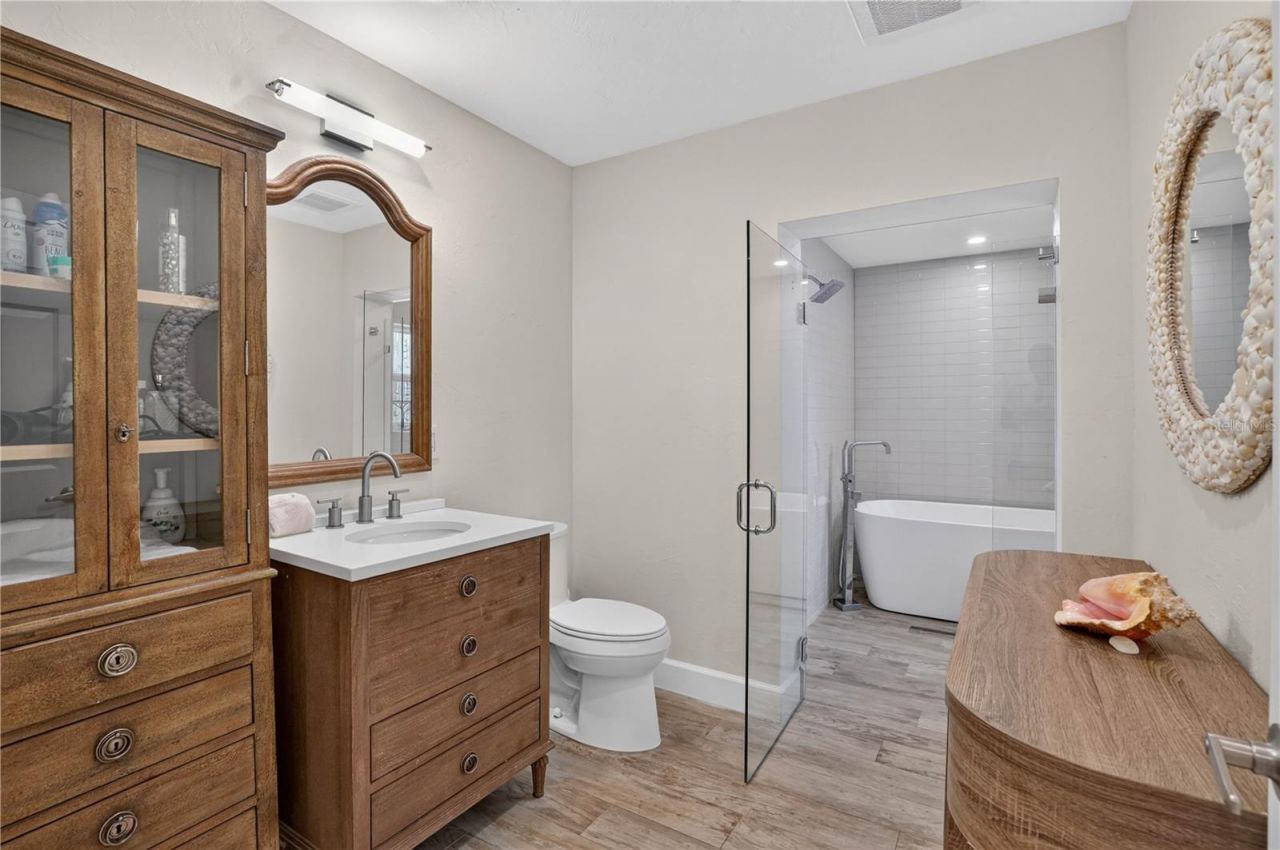 418 Sapphire Drive, Sarasota, FL 34234 Photo