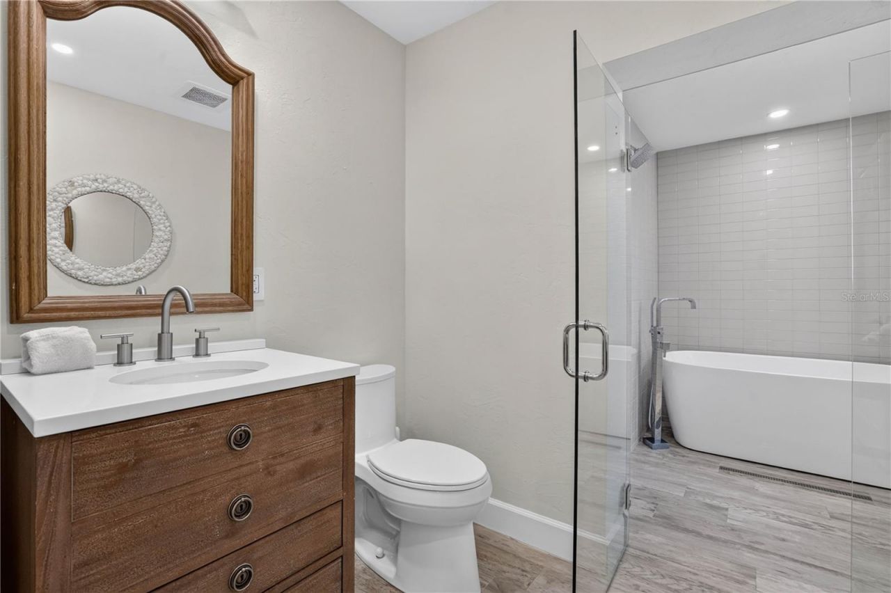 418 Sapphire Drive, Sarasota, FL 34234 Photo
