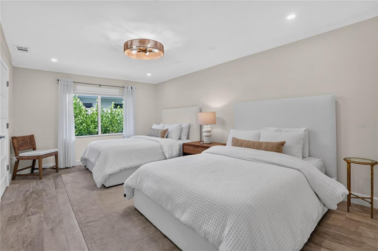 418 Sapphire Drive, Sarasota, FL 34234 Photo