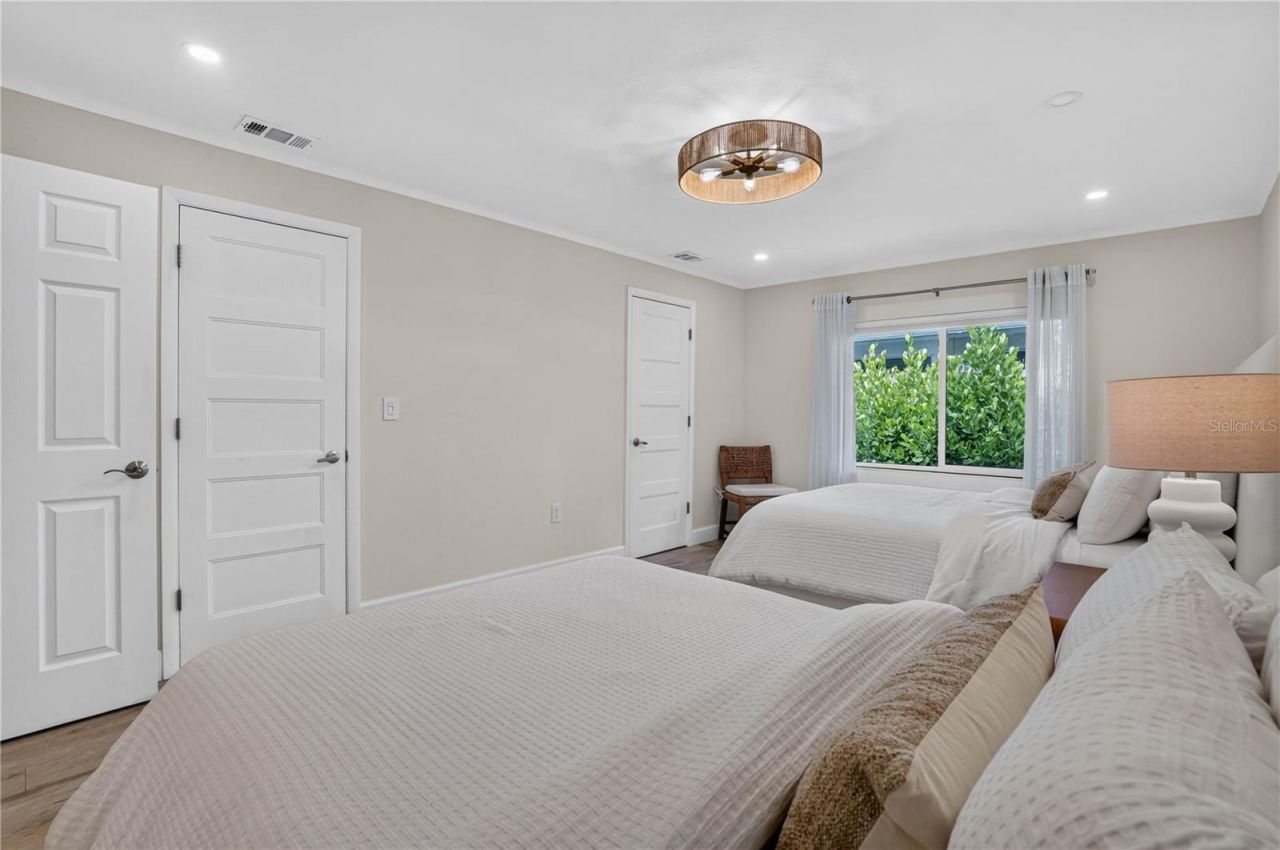 418 Sapphire Drive, Sarasota, FL 34234 Photo