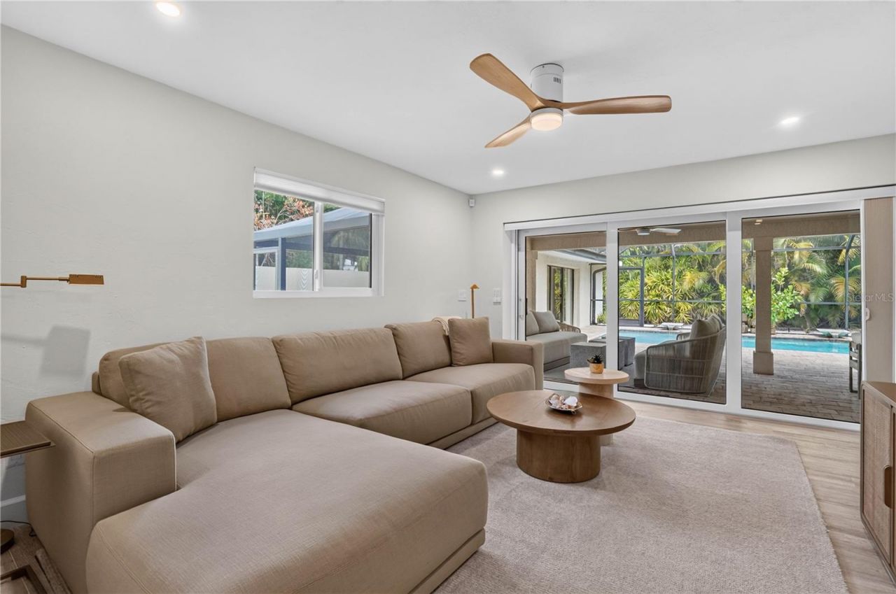 418 Sapphire Drive, Sarasota, FL 34234 Photo