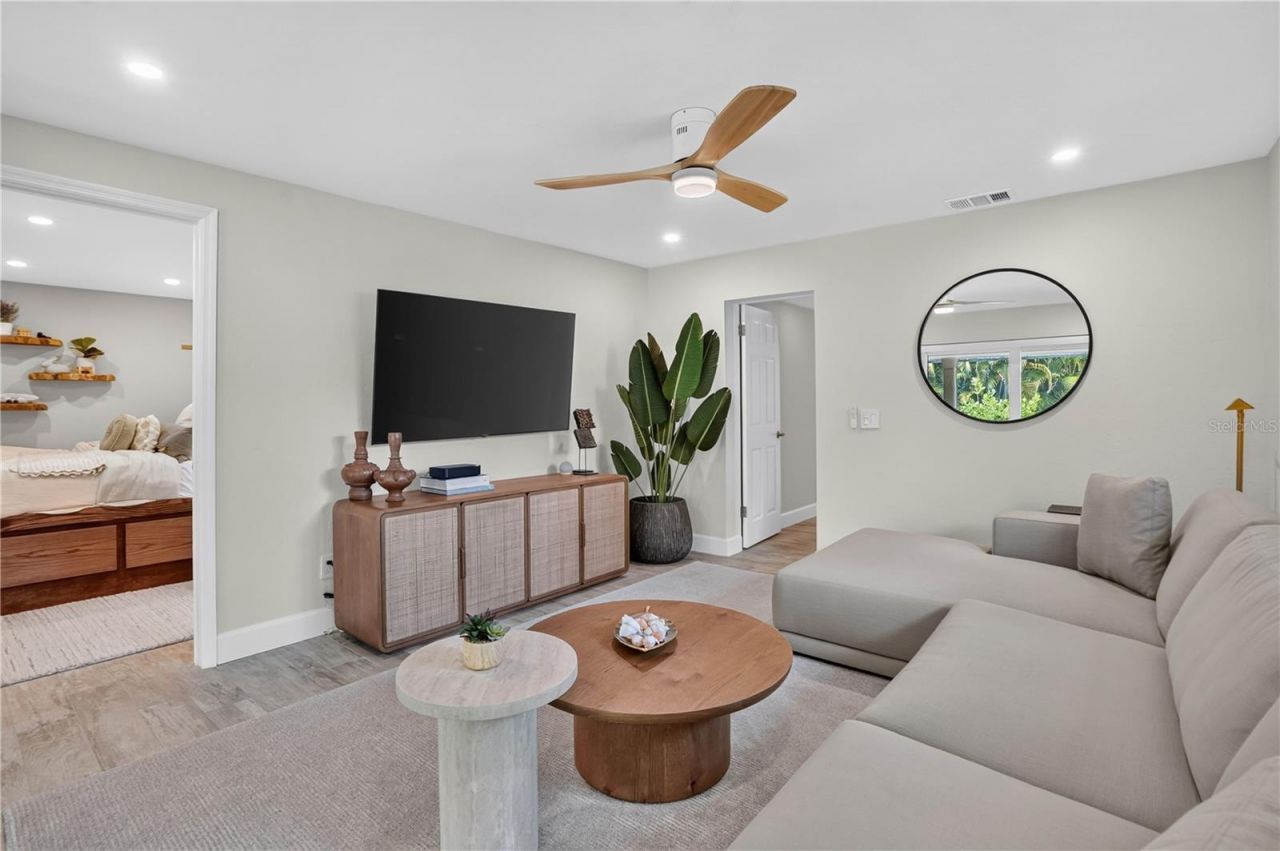 418 Sapphire Drive, Sarasota, FL 34234 Photo
