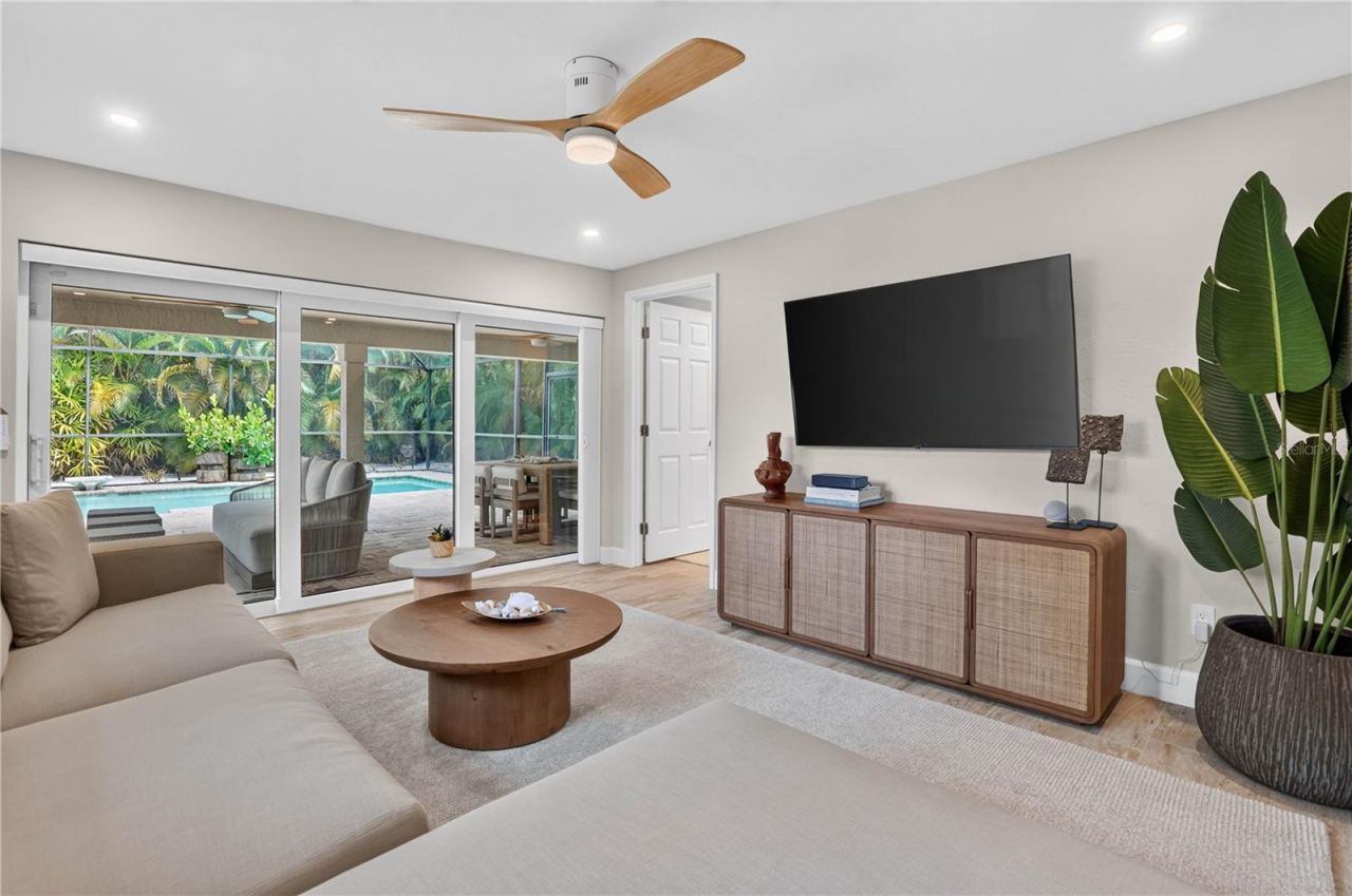 418 Sapphire Drive, Sarasota, FL 34234 Photo