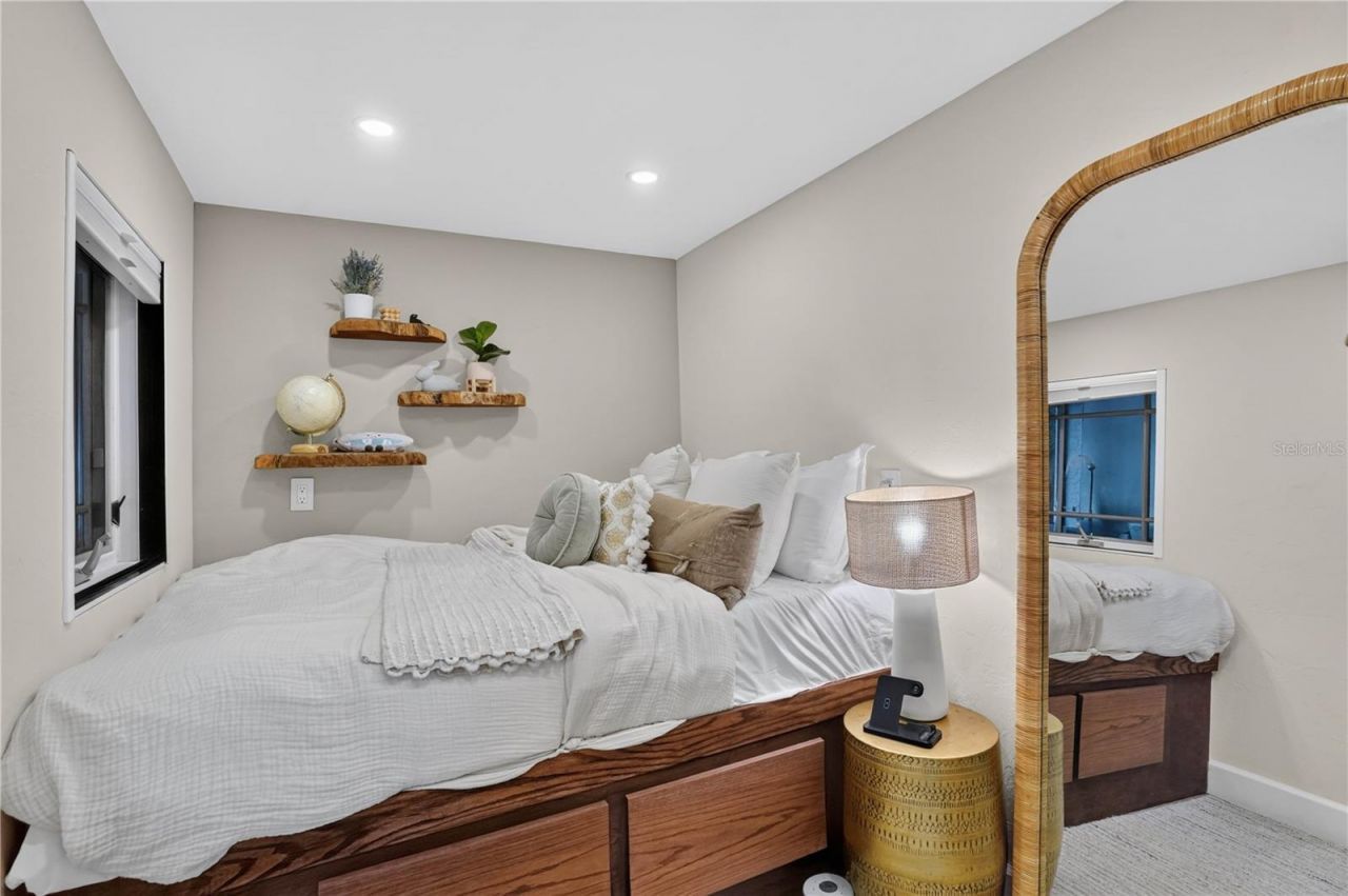 418 Sapphire Drive, Sarasota, FL 34234 Photo