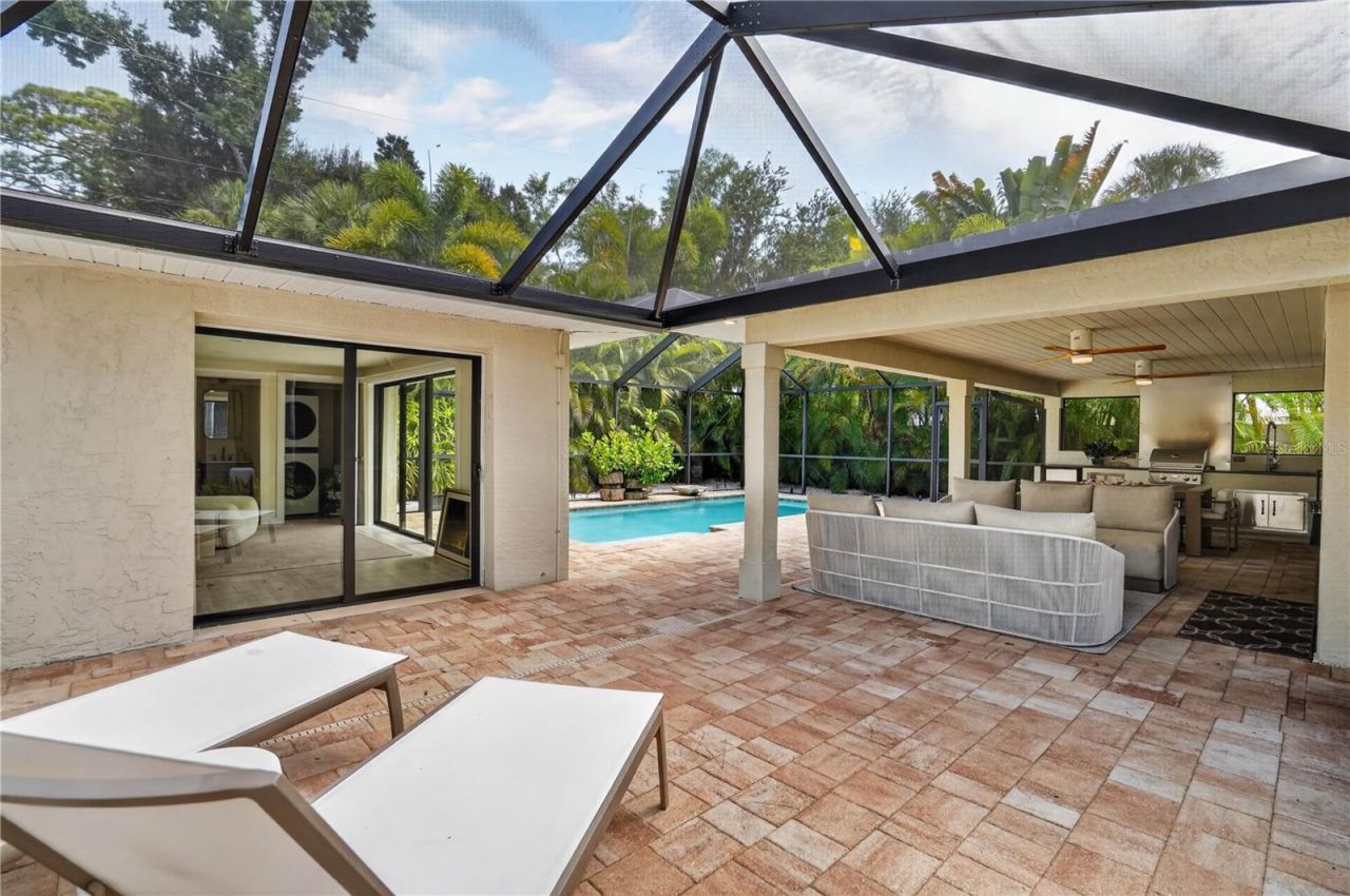 418 Sapphire Drive, Sarasota, FL 34234 Photo