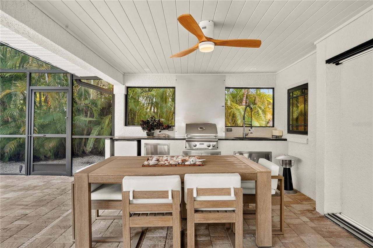 418 Sapphire Drive, Sarasota, FL 34234 Photo
