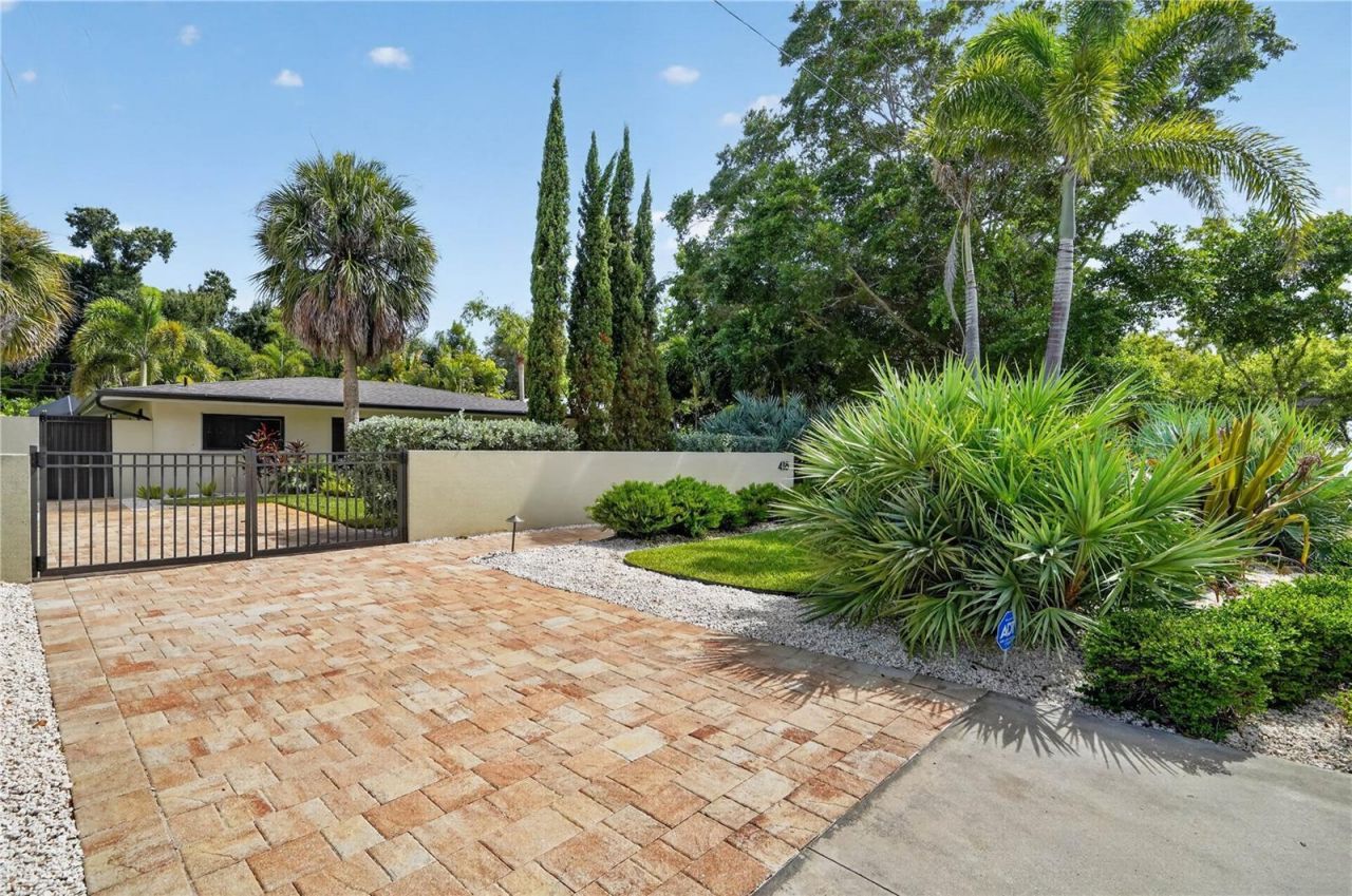 418 Sapphire Drive, Sarasota, FL 34234 Photo