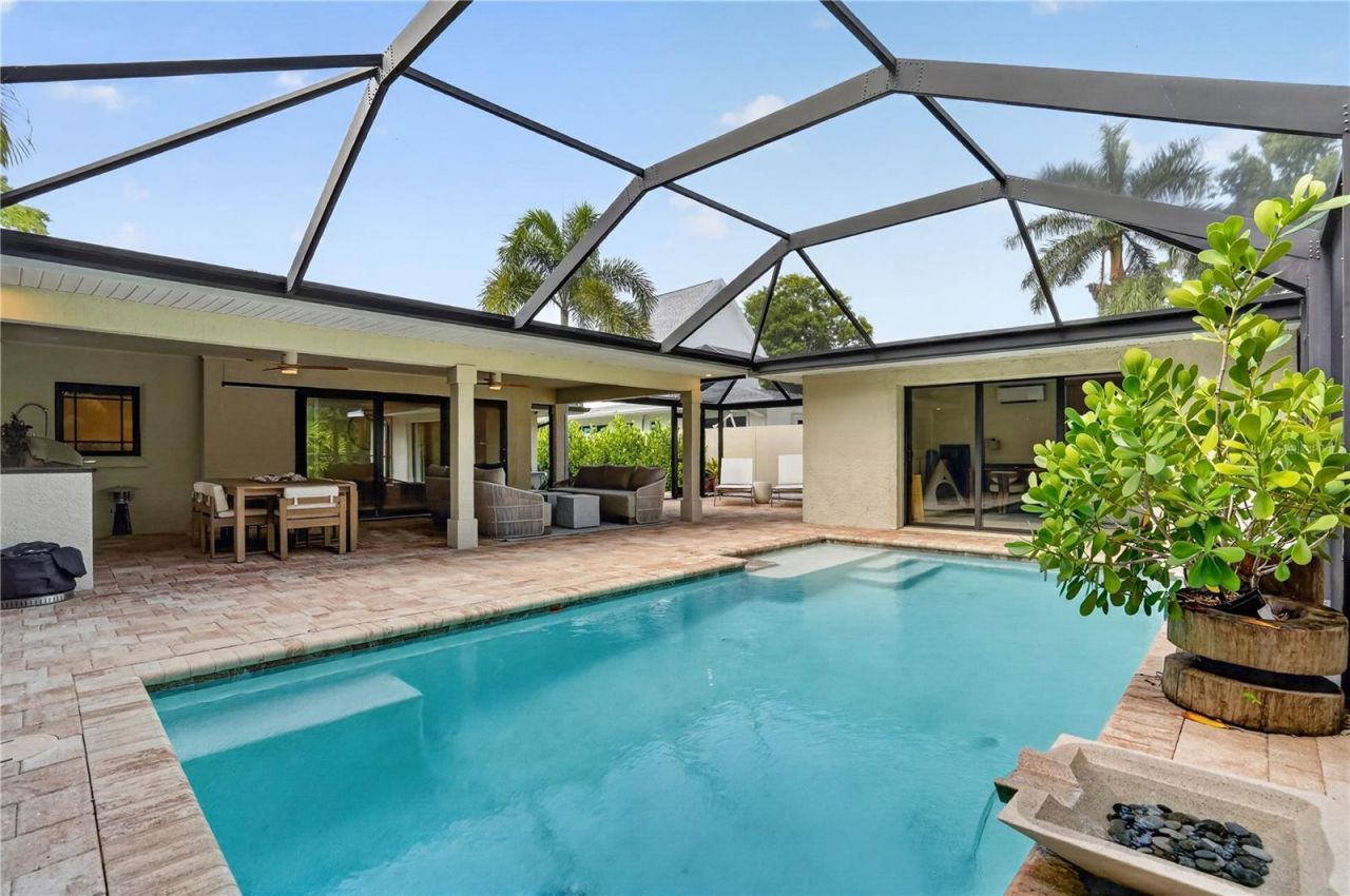 418 Sapphire Drive, Sarasota, FL 34234 Photo
