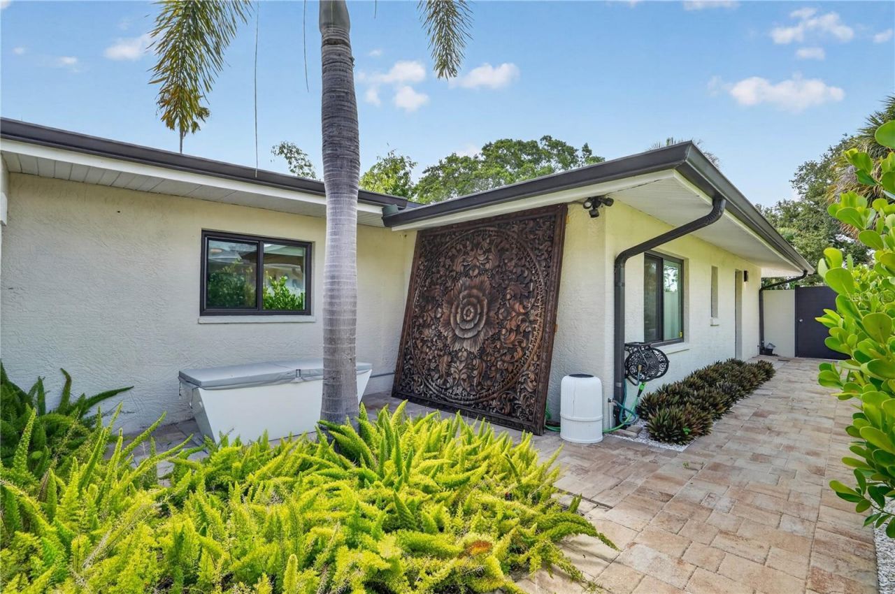 418 Sapphire Drive, Sarasota, FL 34234 Photo