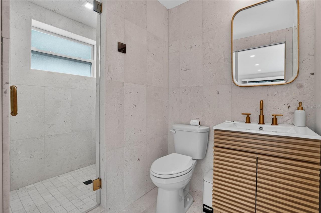 418 Sapphire Drive, Sarasota, FL 34234 Photo
