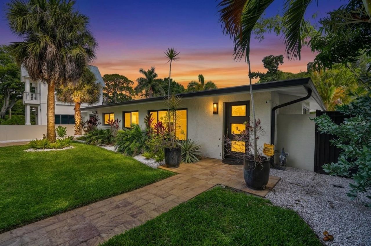 418 Sapphire Drive, Sarasota, FL 34234 Photo