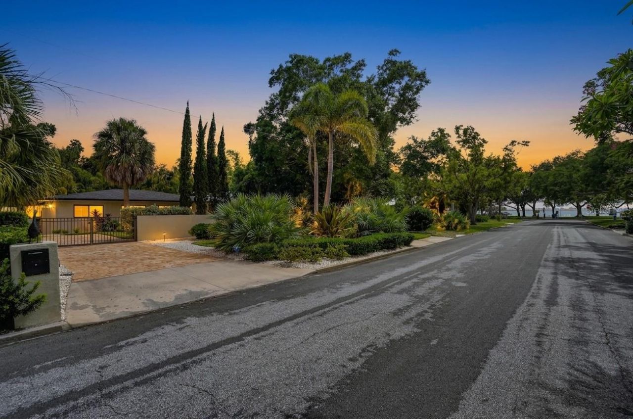 418 Sapphire Drive, Sarasota, FL 34234 Photo