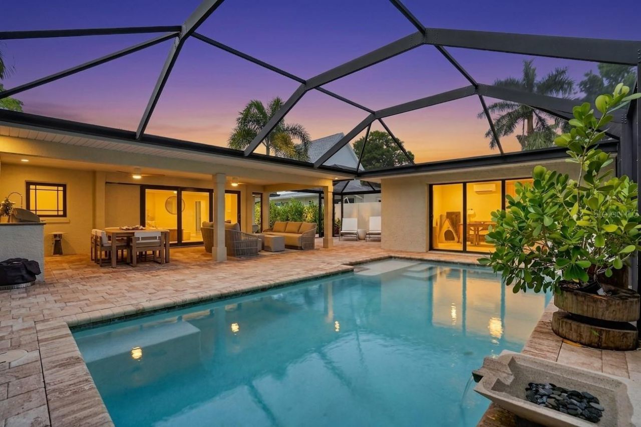 418 Sapphire Drive, Sarasota, FL 34234 Photo