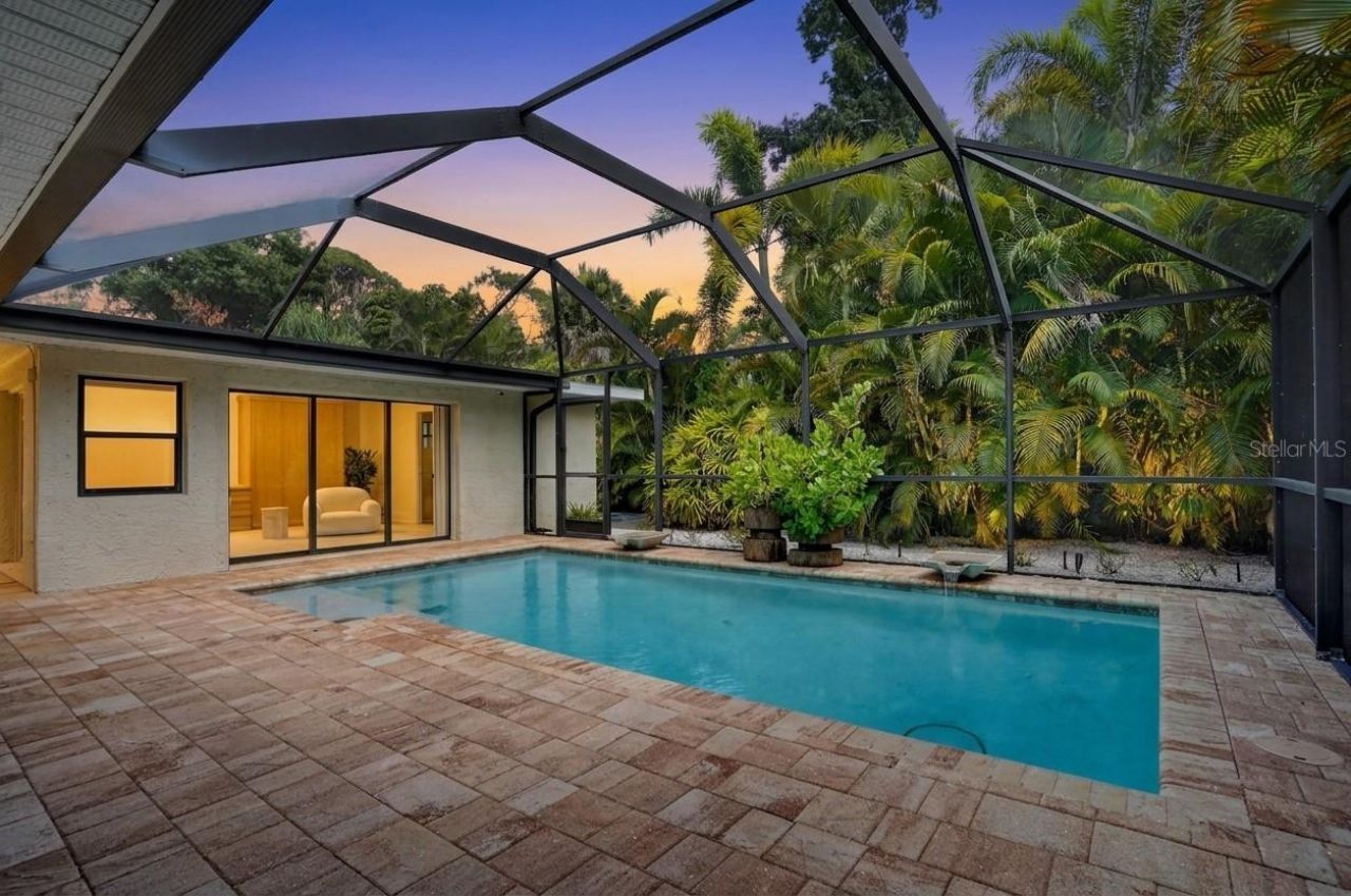 418 Sapphire Drive, Sarasota, FL 34234 Photo