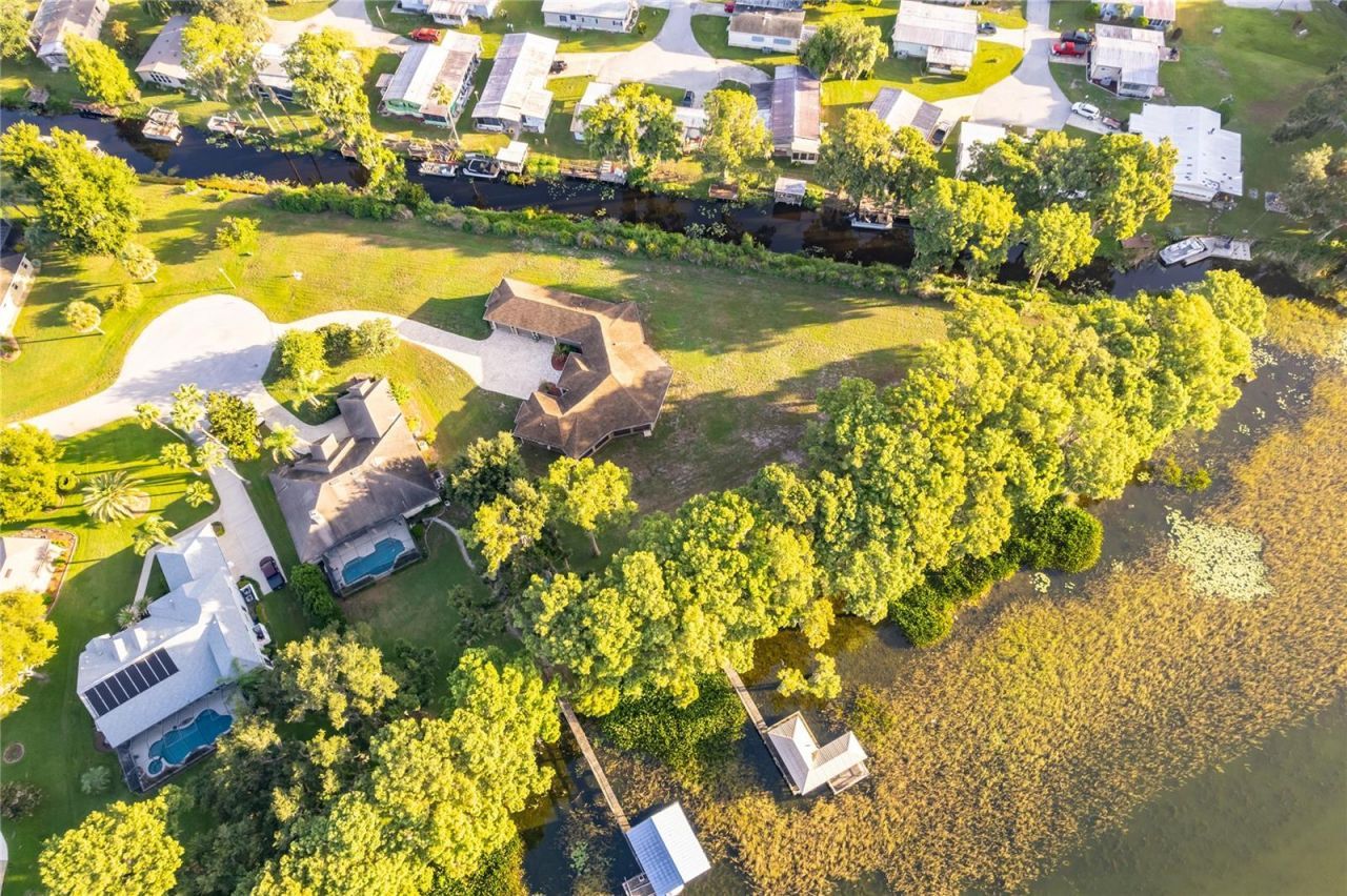 12131 Eagles Point Court, Grand Island, FL 32735 Photo