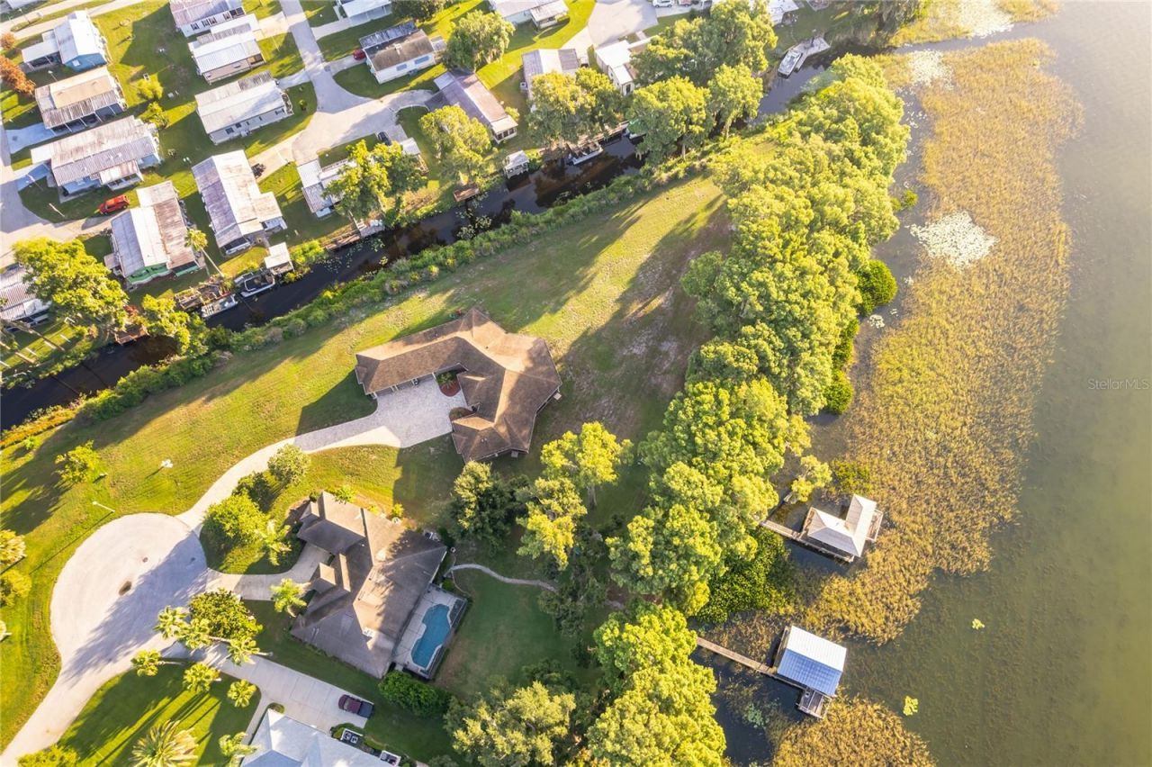 12131 Eagles Point Court, Grand Island, FL 32735 Photo