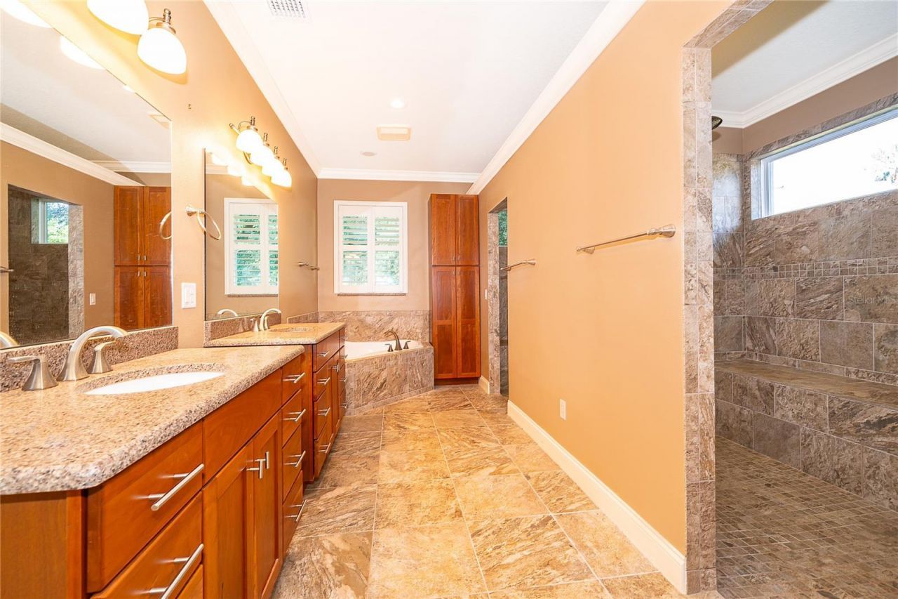 12131 Eagles Point Court, Grand Island, FL 32735 Photo