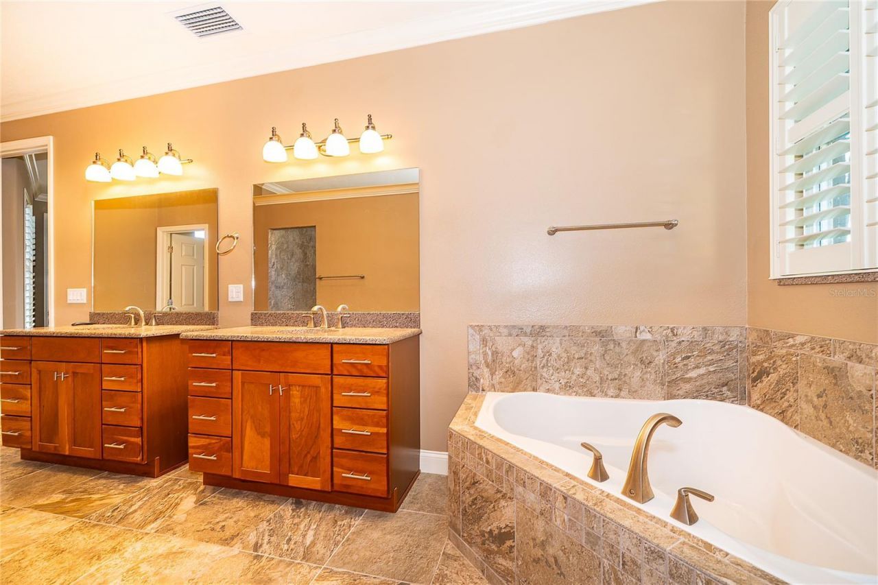 12131 Eagles Point Court, Grand Island, FL 32735 Photo