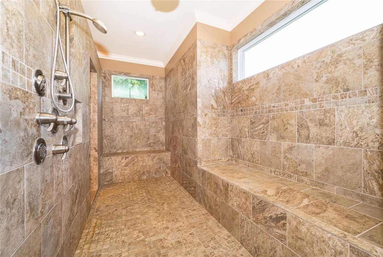 12131 Eagles Point Court, Grand Island, FL 32735 Photo